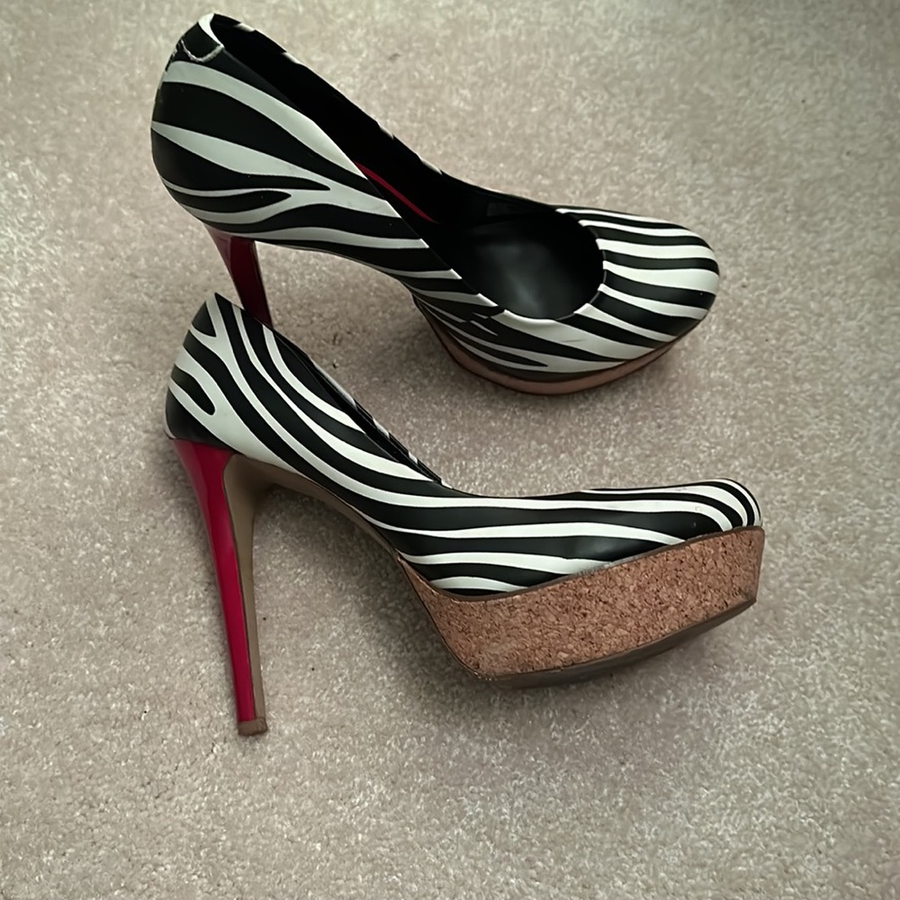 Heels - Picture 3 of 3